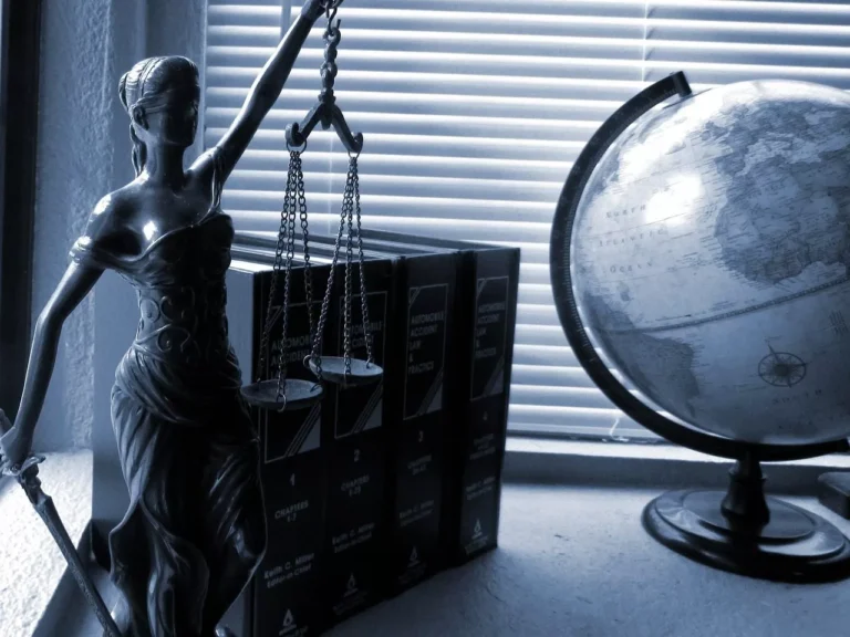 lady justice legal law 2388500