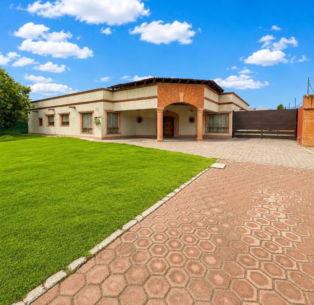 fachada de casa en venta en metepec en llano grande