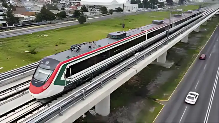 Vista aérea de Av las Torres cerca del tren en Metepec